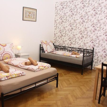 Central Prague Wenceslas Square Apartments Praga Exterior foto