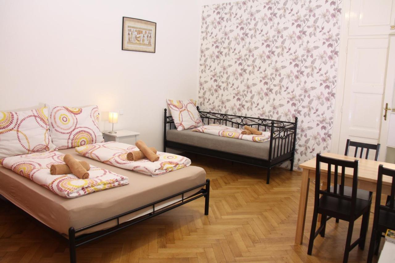Central Prague Wenceslas Square Apartments Praga Exterior foto